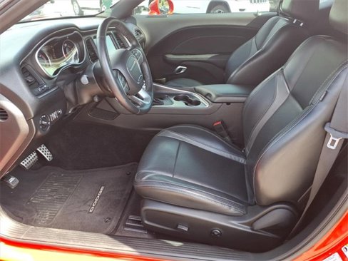 Used 2016 Dodge Challenger SXT Plus image 7