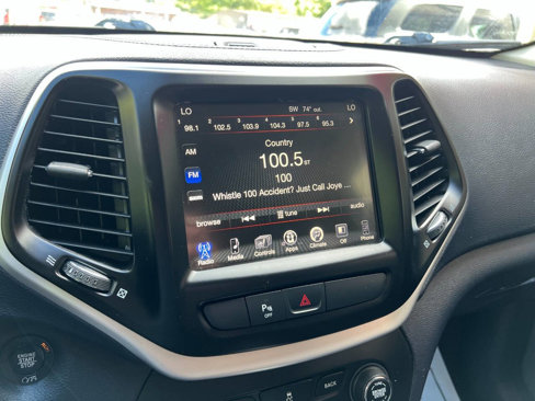 Used 2017 Jeep Cherokee Limited image 27