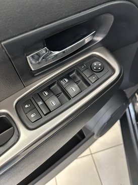 Used 2012 Jeep Liberty Limited Jet w/ Comfort/Convenience Group image 6