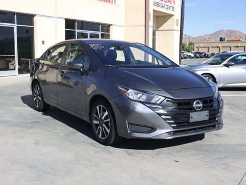 Used 2023 Nissan Versa SV image 2
