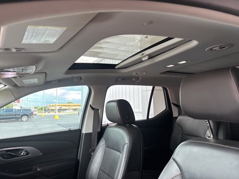 Used 2021 Chevrolet Traverse RS image 9
