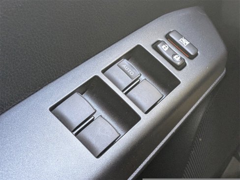 Used 2018 Toyota RAV4 LE image 21