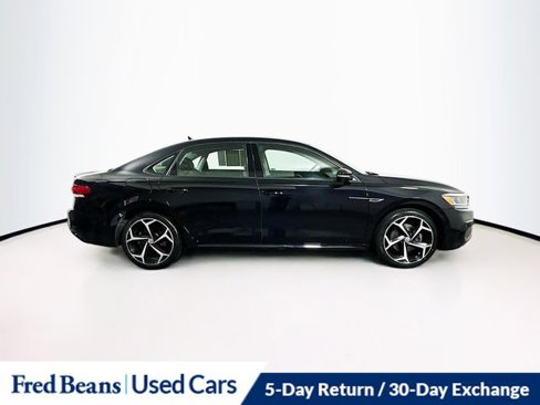 Used 2020 Volkswagen Passat 2.0T R-Line image 9