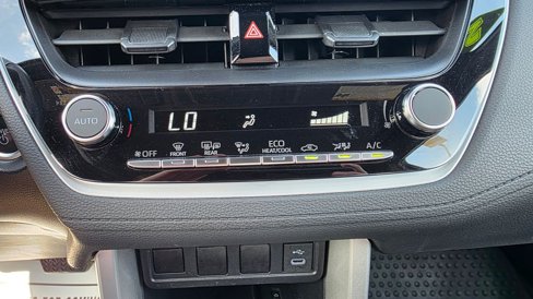 Used 2023 Toyota Corolla Cross SE image 33
