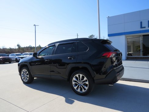Used 2021 Toyota RAV4 XLE Premium image 3