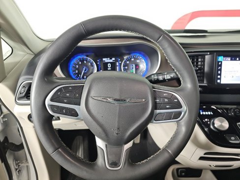 Used 2023 Chrysler Voyager LX image 16
