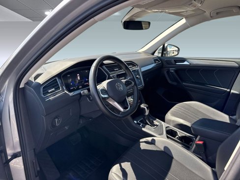 Used 2024 Volkswagen Tiguan SE image 4