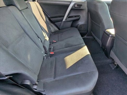 Used 2018 Toyota RAV4 LE image 18