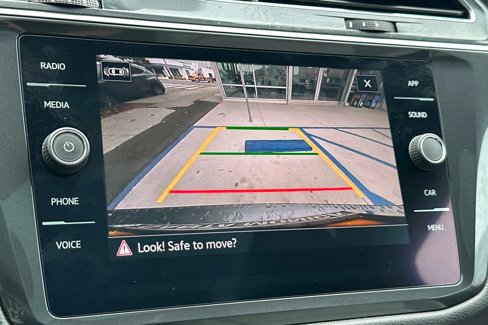 Used 2021 Volkswagen Tiguan SE image 21