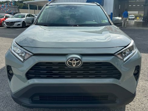 Used 2021 Toyota RAV4 XLE Premium image 2