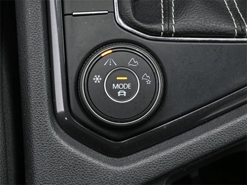 Used 2022 Volkswagen Tiguan SE image 25