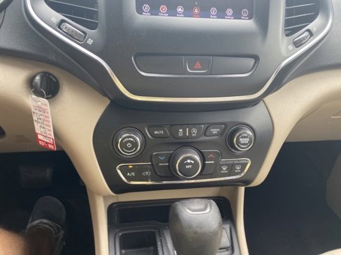 Used 2019 Jeep Cherokee Latitude image 22