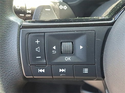 Used 2022 Nissan Rogue SV image 21