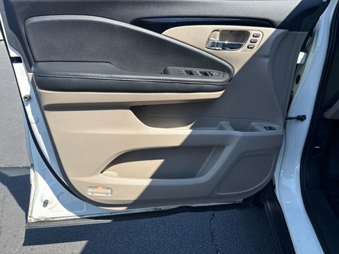 Used 2016 Honda Pilot Elite image 11