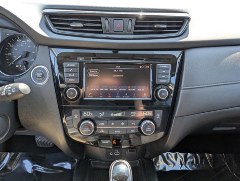 Used 2018 Nissan Rogue SV image 17