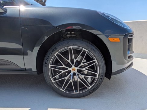 Certified 2024 Porsche Macan image 11