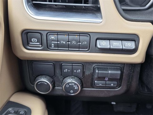 Used 2021 Chevrolet Suburban Premier w/ Premium Package image 20