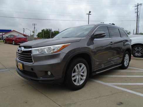 Used 2016 Toyota Highlander XLE image 3