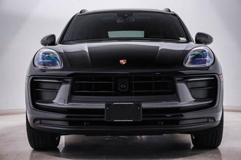 Certified 2025 Porsche Macan Turbo image 6
