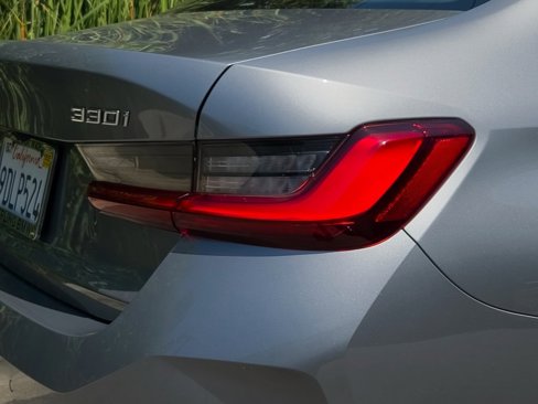 Used 2023 BMW 330i Sedan w/ Driving Assistance Package image 7