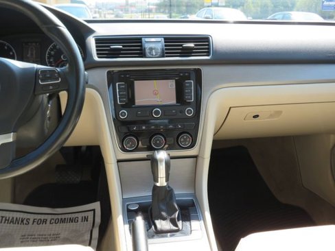 Used 2014 Volkswagen Passat 1.8T SE image 25