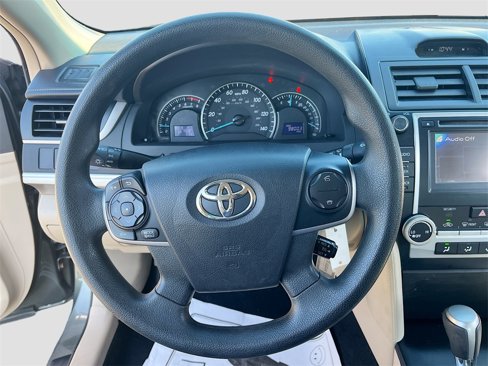 Used 2014 Toyota Camry LE image 11