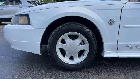 Used 1999 Ford Mustang Convertible image 9