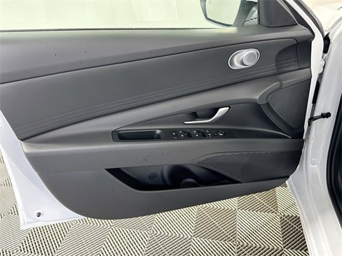 New 2025 Hyundai Elantra SE image 23