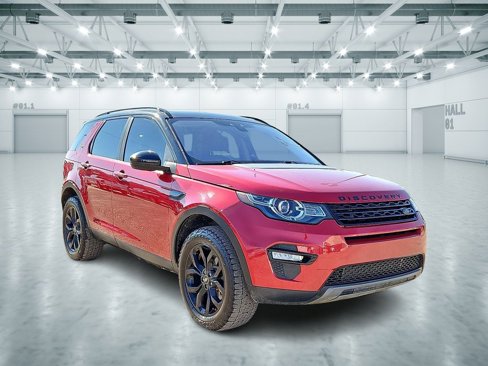 Used 2017 Land Rover Discovery Sport SE image 4