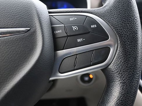 Used 2020 Chrysler Voyager Lxi image 14