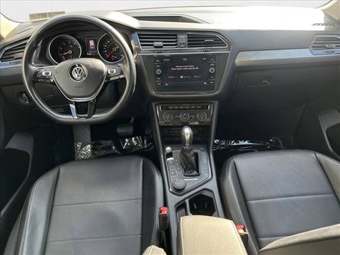 Used 2018 Volkswagen Tiguan SE w/ Panoramic Sunroof Package image 25