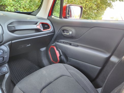 Used 2022 Jeep Renegade Latitude w/ Sun/Sound Group image 26