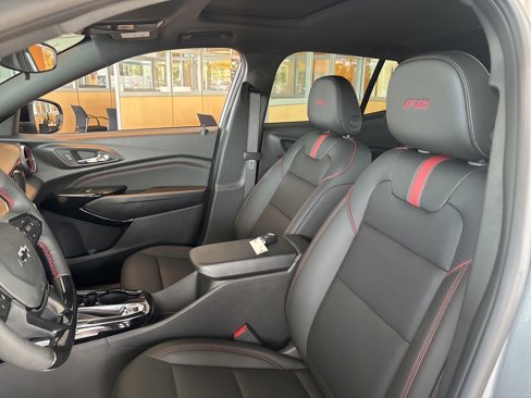 New 2025 Chevrolet Trax RS w/ Sunroof Package image 8