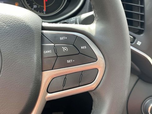 Used 2022 Jeep Cherokee Latitude Lux w/ Sun & Sound Group image 24