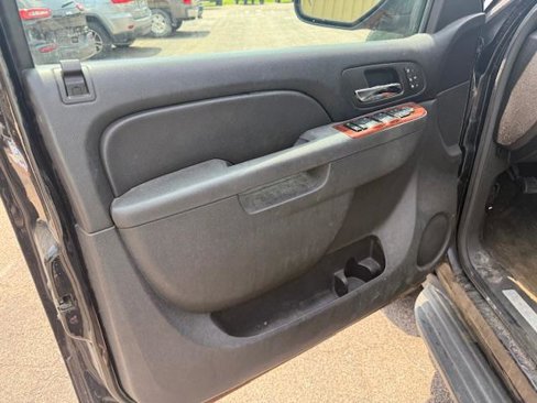 Used 2012 Chevrolet Suburban LTZ image 12