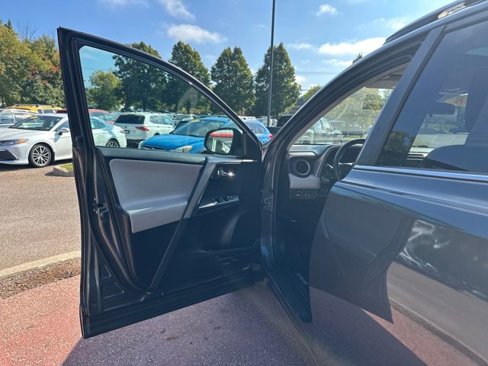 Used 2018 Toyota RAV4 XLE image 12