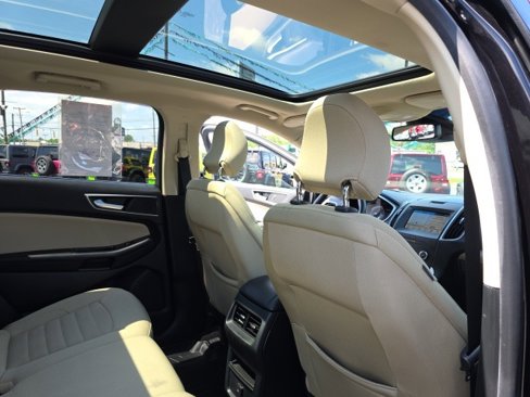 Used 2019 Ford Edge SEL image 44