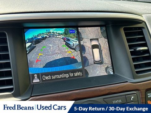 Used 2019 Nissan Pathfinder Platinum image 16