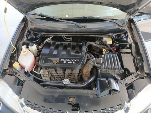 Used 2013 Dodge Avenger SE image 30