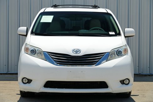 Used 2011 Toyota Sienna XLE image 5