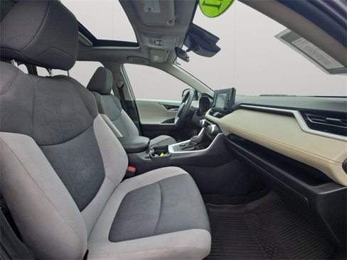 Used 2021 Toyota RAV4 XLE image 15
