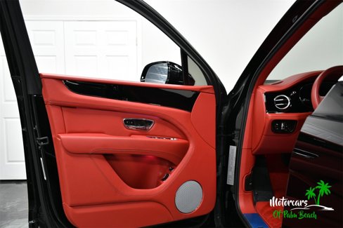 Used 2022 Bentley Bentayga image 17