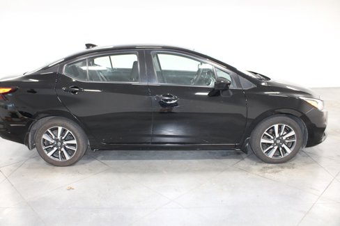 Used 2022 Nissan Versa SV image 10