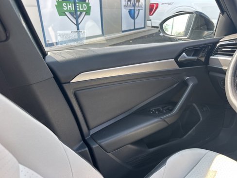 Used 2020 Volkswagen Jetta R-Line w/ R-Line Cold Weather Package image 27