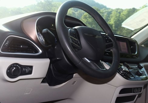 Used 2023 Chrysler Voyager LX image 30