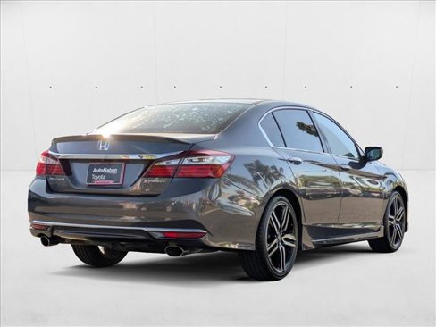 Used 2017 Honda Accord Sport image 5