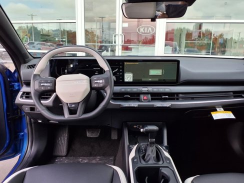 New 2025 Kia K4 GT-Line image 10