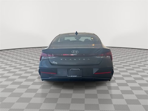 Used 2024 Hyundai Elantra SEL image 10
