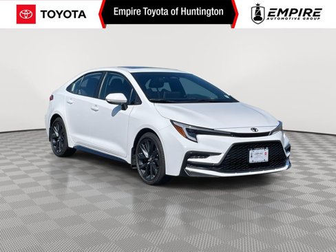 Used 2025 Toyota Corolla SE image 1