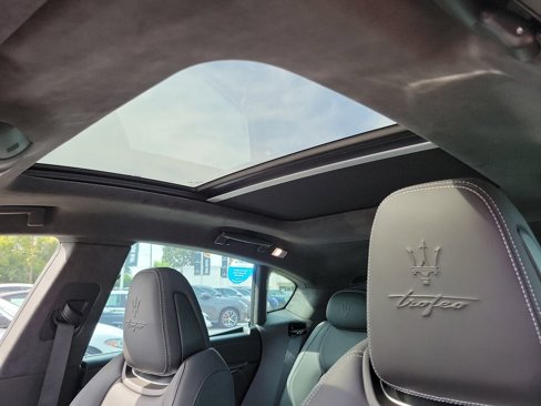 New 2023 Maserati Levante Trofeo image 13